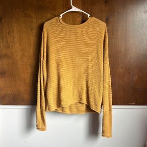 Universal thread sweater, size large.